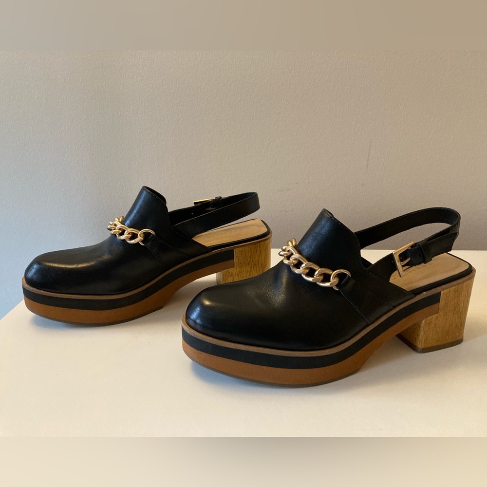 🐝 Bernardo Sochi Chain Clog in Black